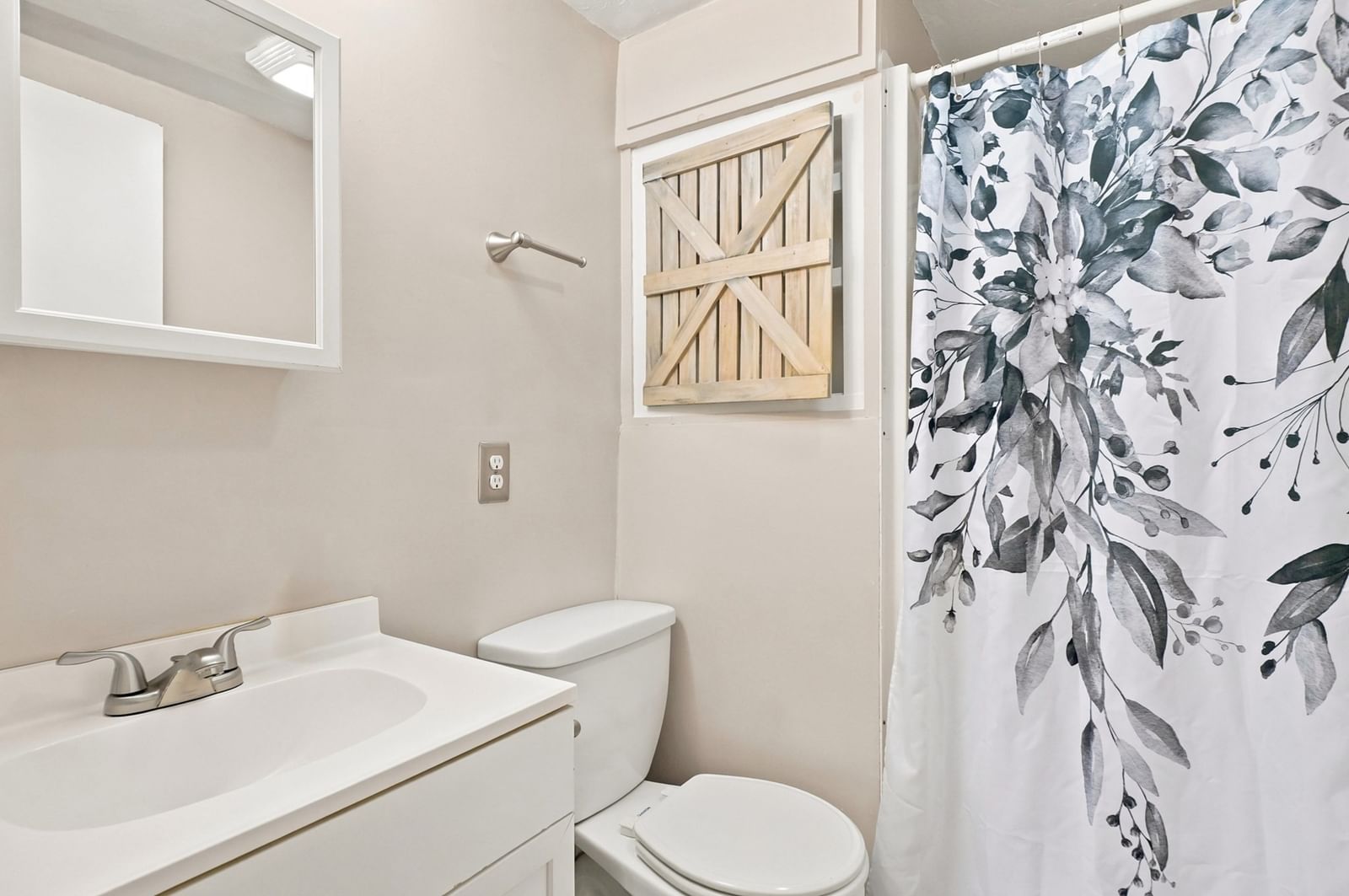 111 Franklin St, Winchendon, MA 01475 photo 4