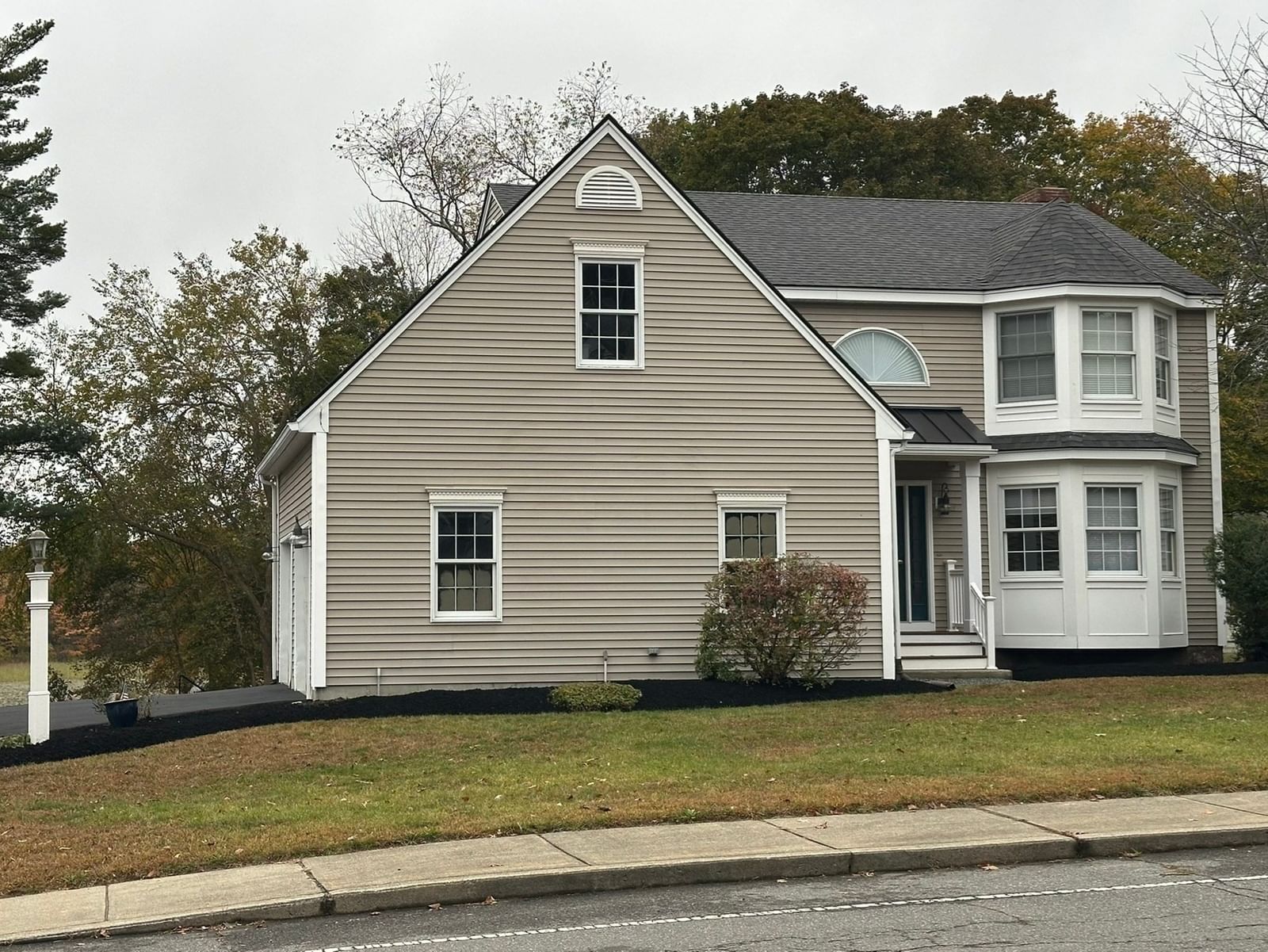 108 Linwood St, Uxbridge, MA 01569 photo 2