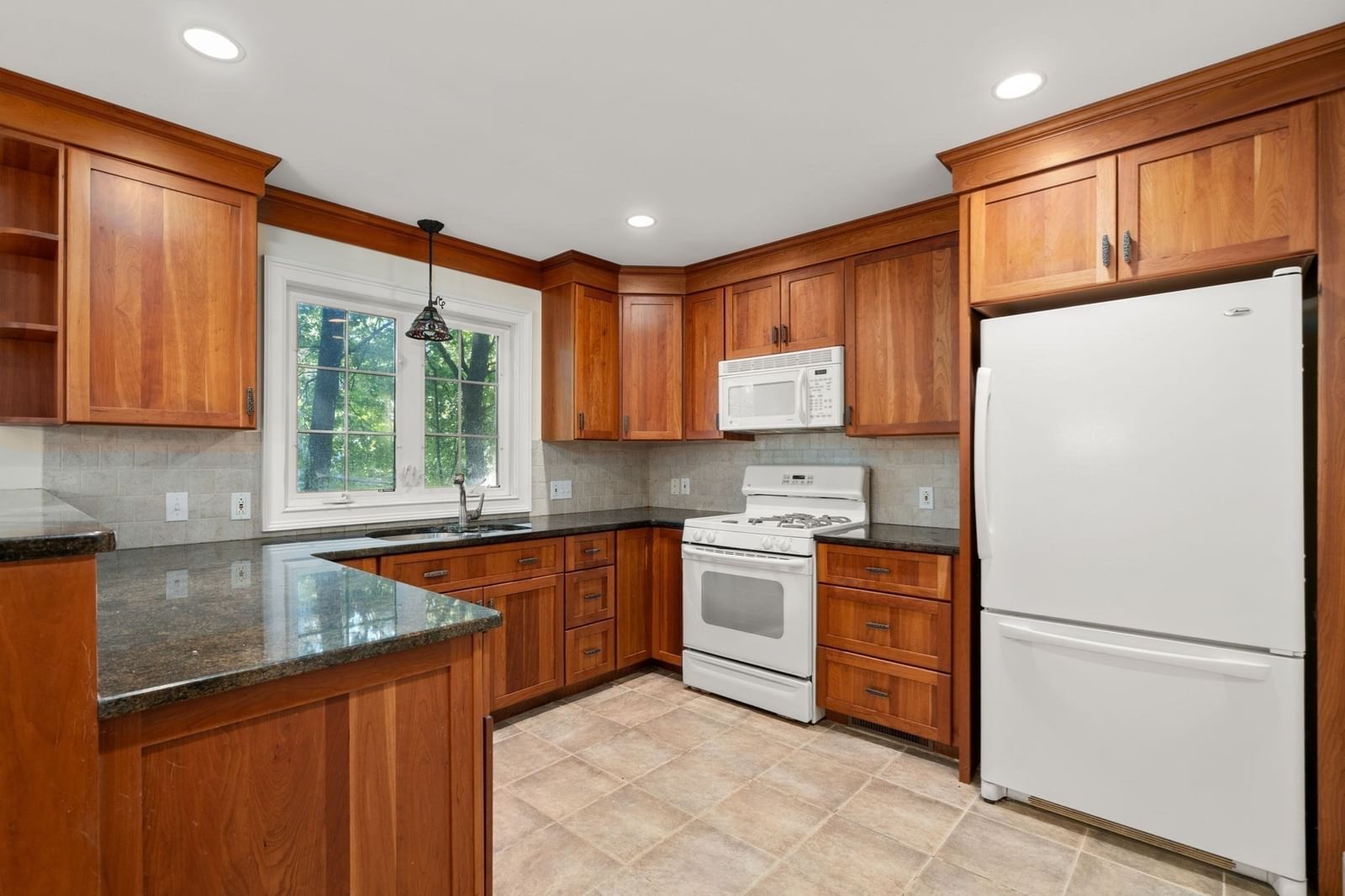 7 Castle Gate Road, Wayland, MA 01778 photo 2