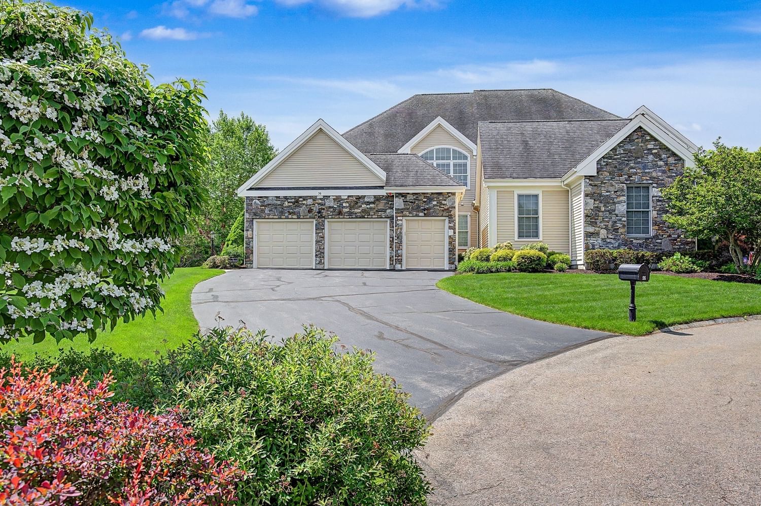 56 Clubhouse Way #56, Sutton, MA 01590
