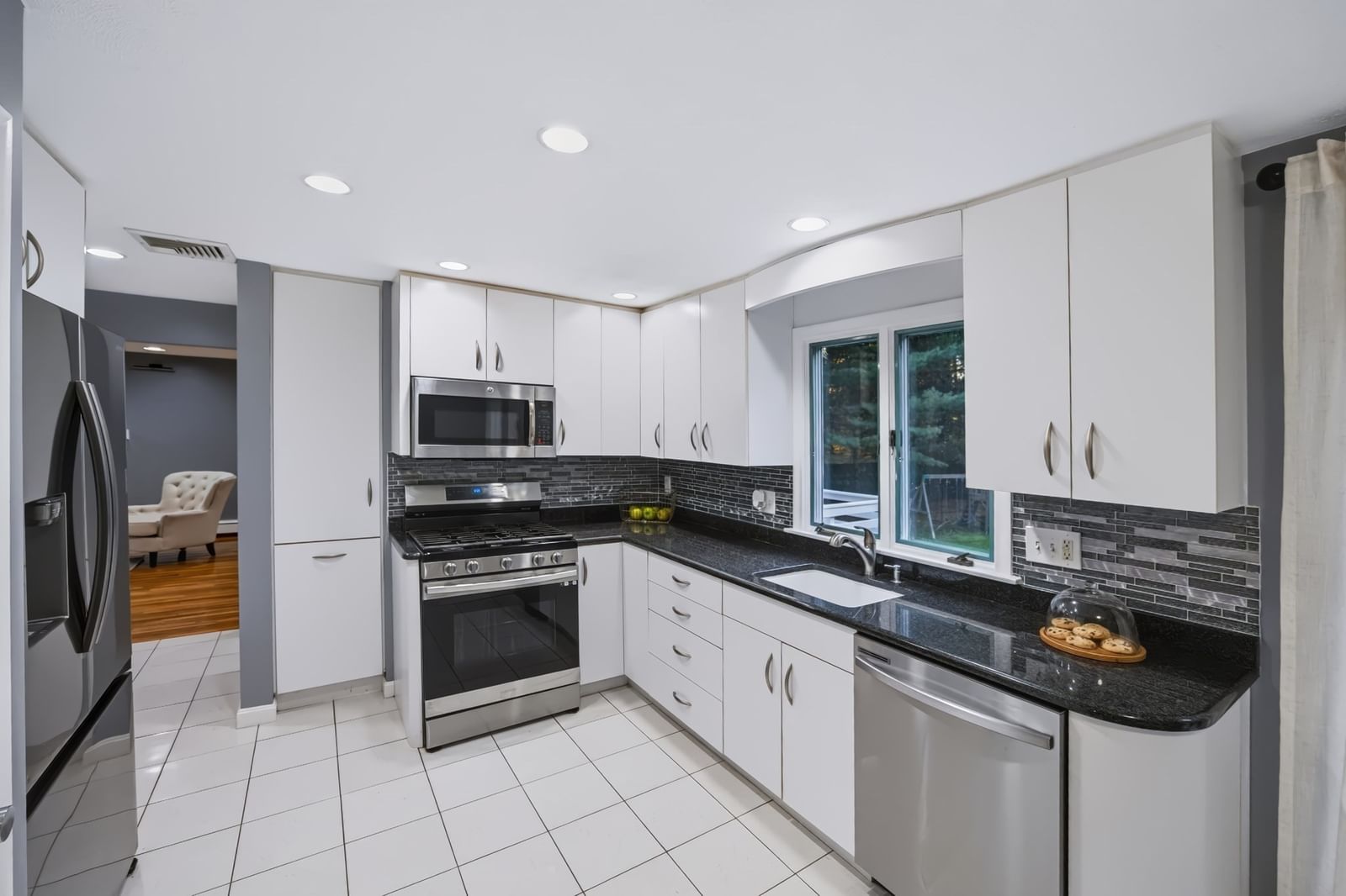 35 Eagle Dr, Sharon, MA 02067 photo 2