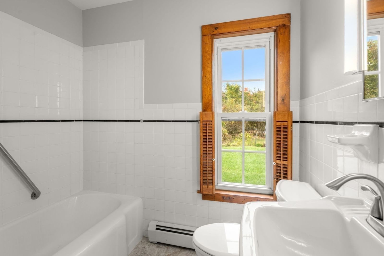 106 Chestnut St, Southbridge, MA 01550 photo 3