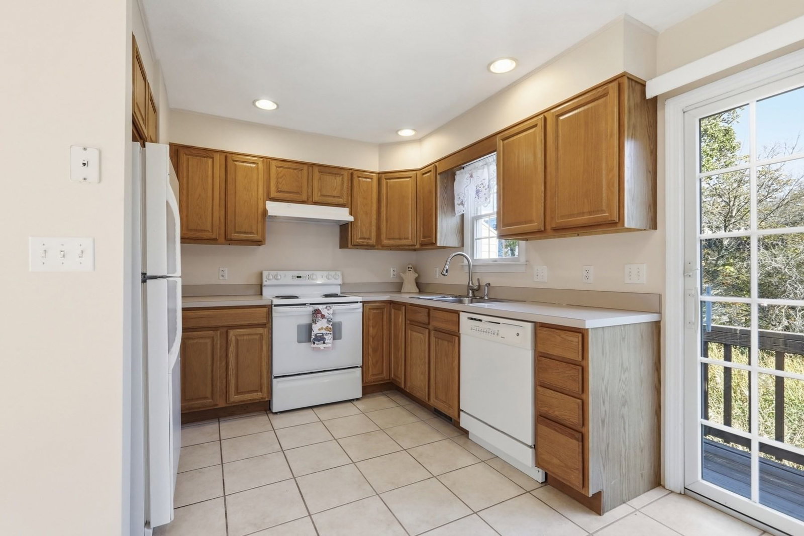252 Albion St #15, Wakefield, MA 01880 photo 2