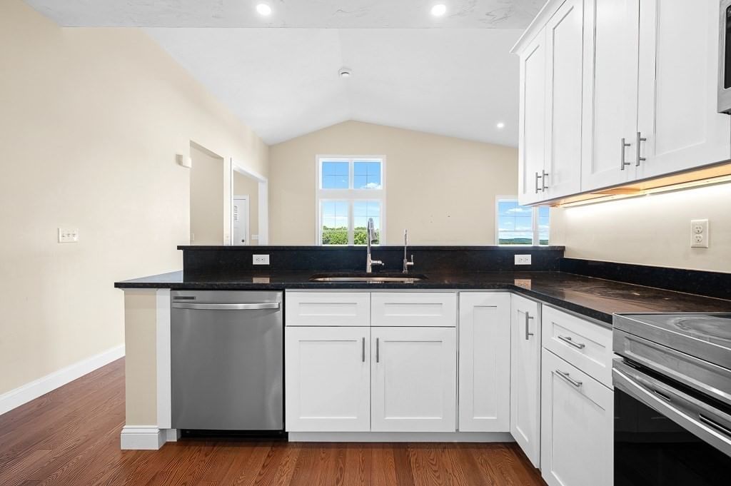 17 Pinnacle Place #108, Millbury, MA 01527 photo 2