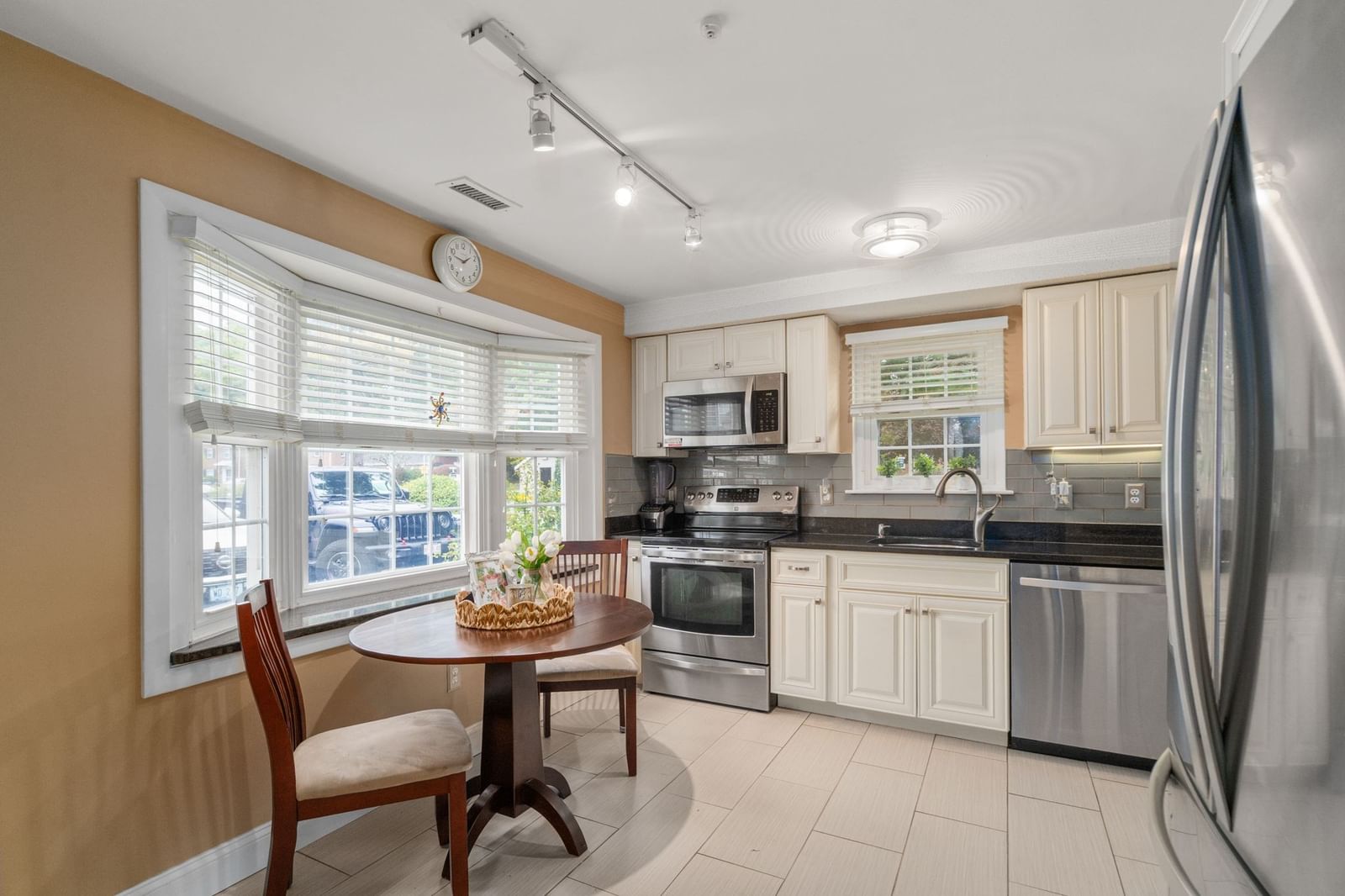 4 Jennifer Ln #4, Stoughton, MA 02072 photo 2