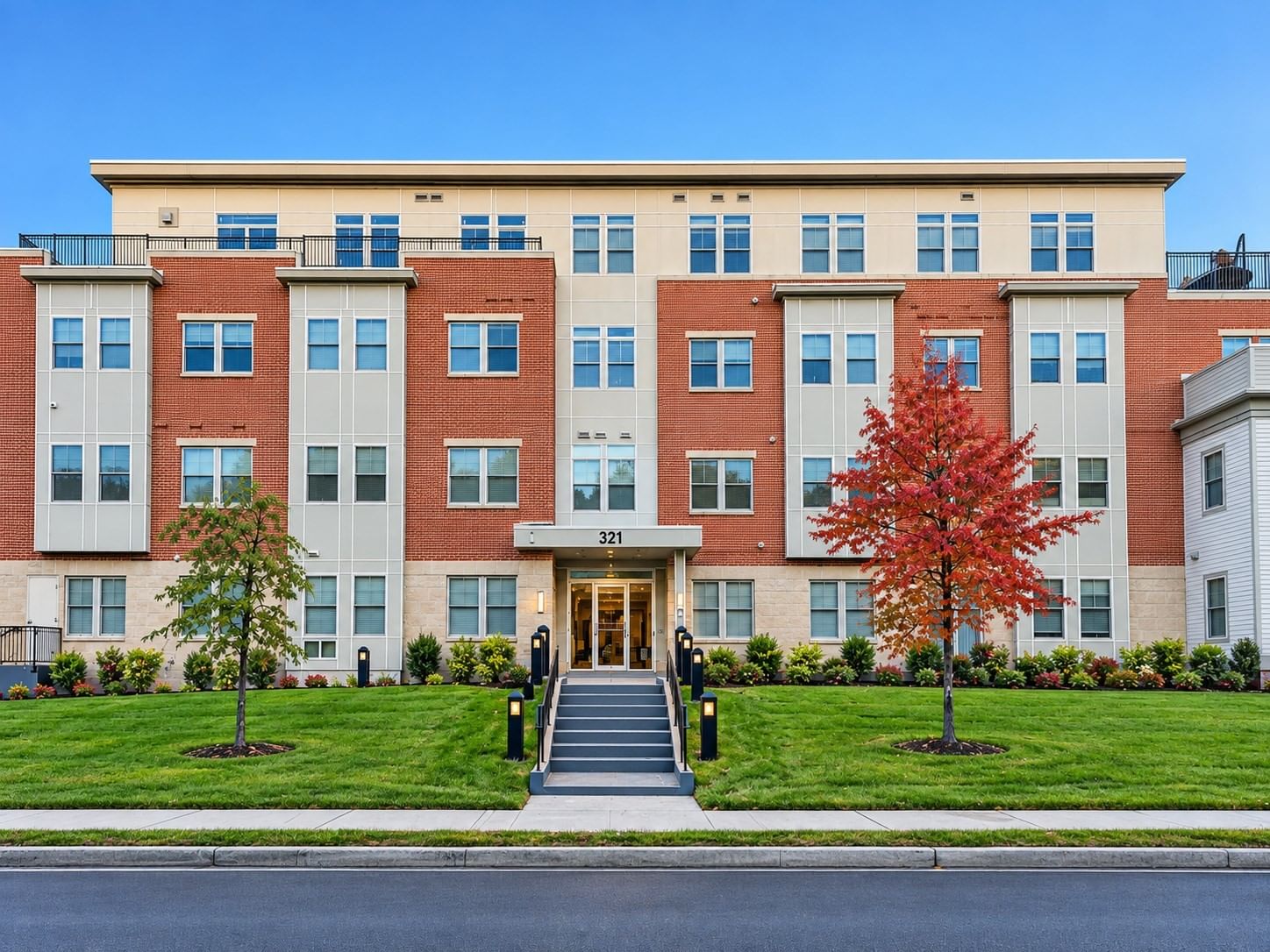 321 Hammond Pond Pkwy #103, Brookline, MA 02467
