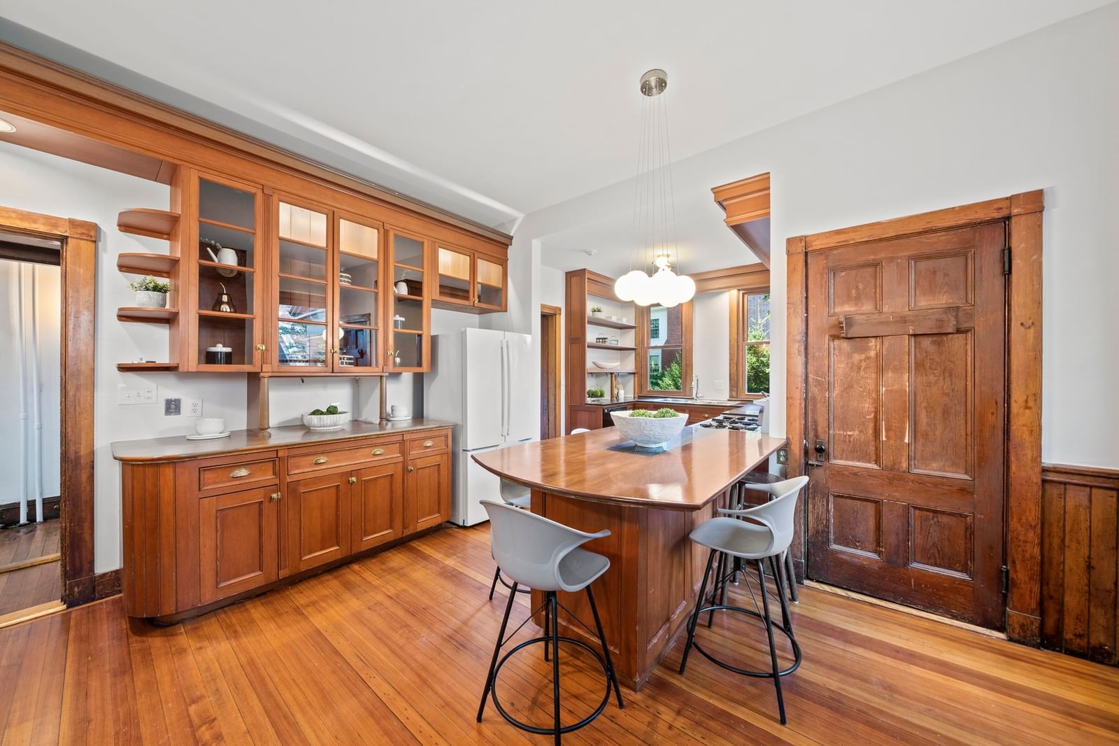 945 Beacon Street, Newton, MA 02459 photo 2