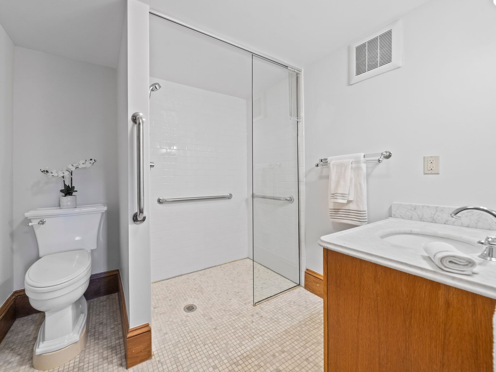 945 Beacon Street, Newton, MA 02459 photo 5