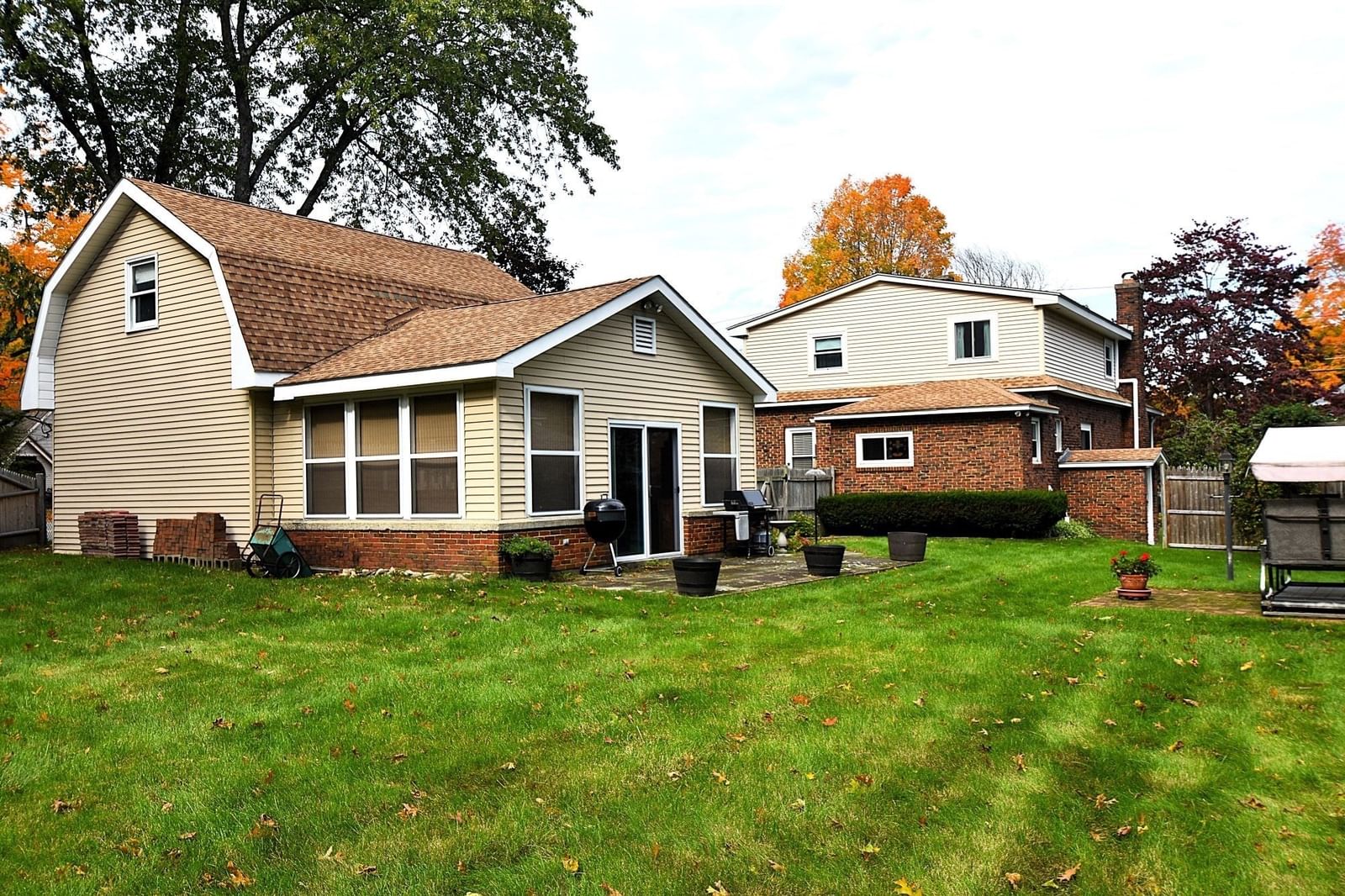 21 Elm St, Grafton, MA 01536 photo 3