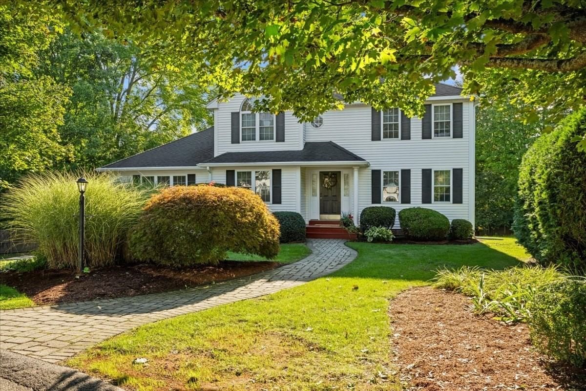 2 Gwen Dr, Auburn, MA 01501