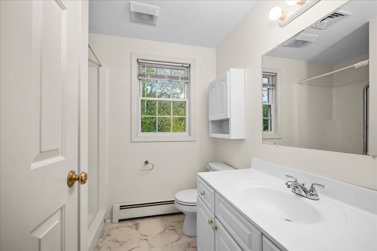 2 Gwen Dr, Auburn, MA 01501 photo 4