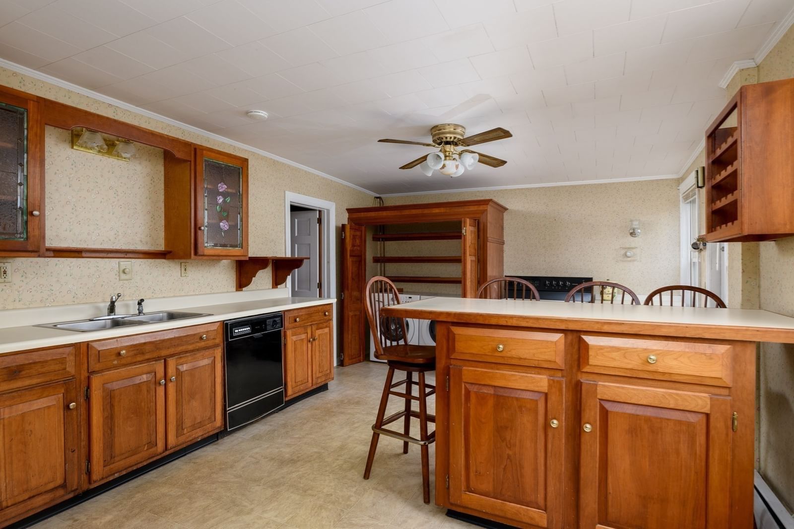 50 Pleasant St, Barre, MA 01005 photo 2