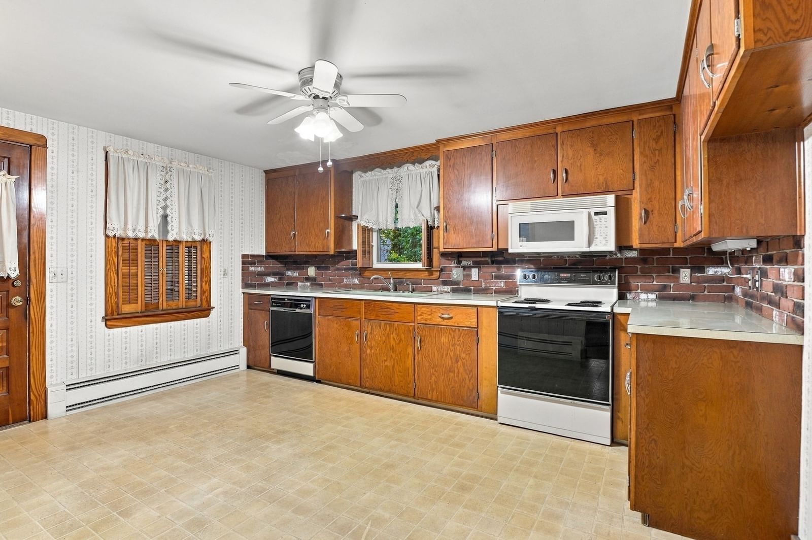 147 Ninth Street, Leominster, MA 01453 photo 2