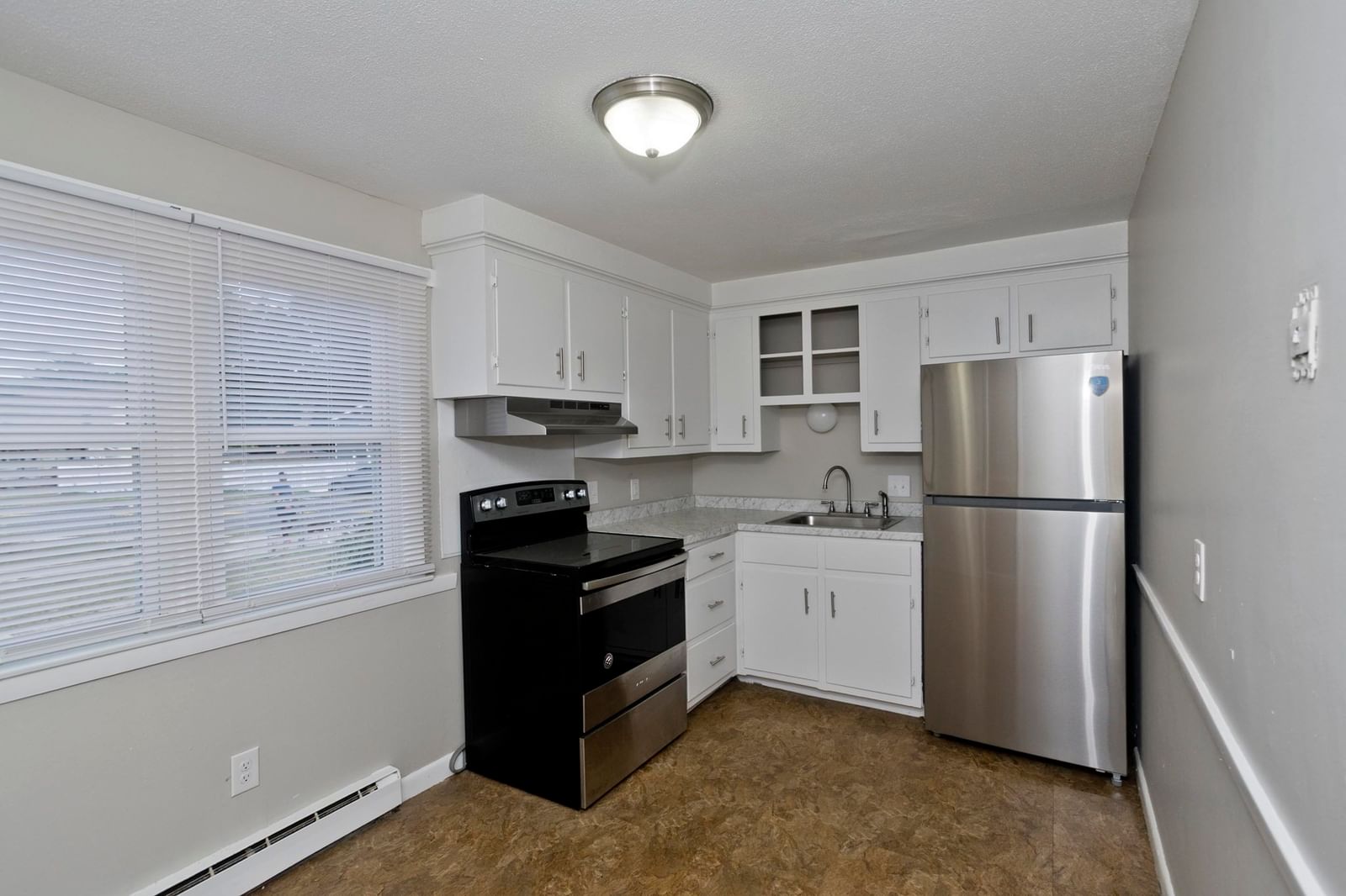 5-7 Ellen St, Springfield, MA 01104 photo 2