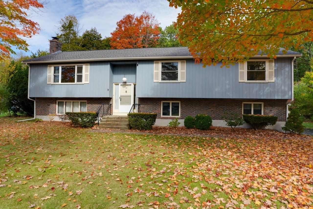 10 Roundwood Rd, Natick, MA 01760