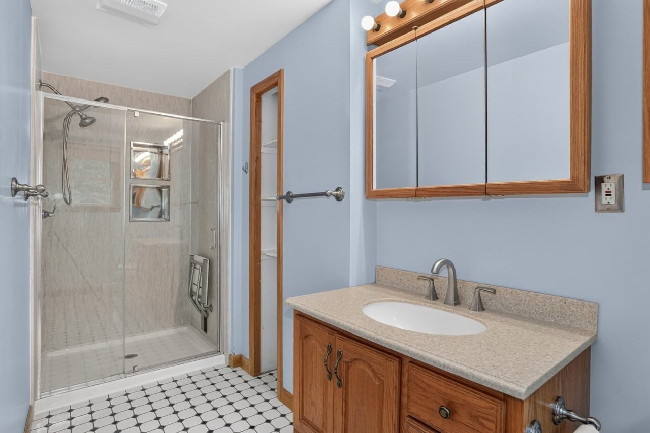 10 Roundwood Rd, Natick, MA 01760 photo 5