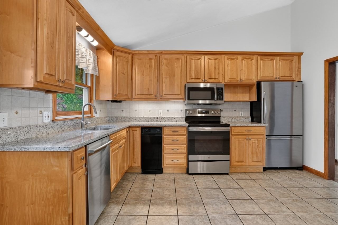10 Roundwood Rd, Natick, MA 01760 photo 2
