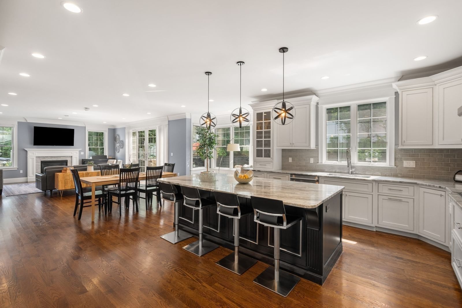 155 Hartman Rd, Newton, MA 02459 photo 2