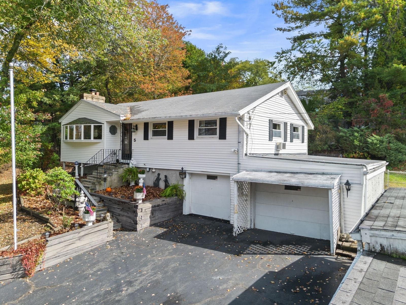 5 Anderson St, Peabody, MA 01960