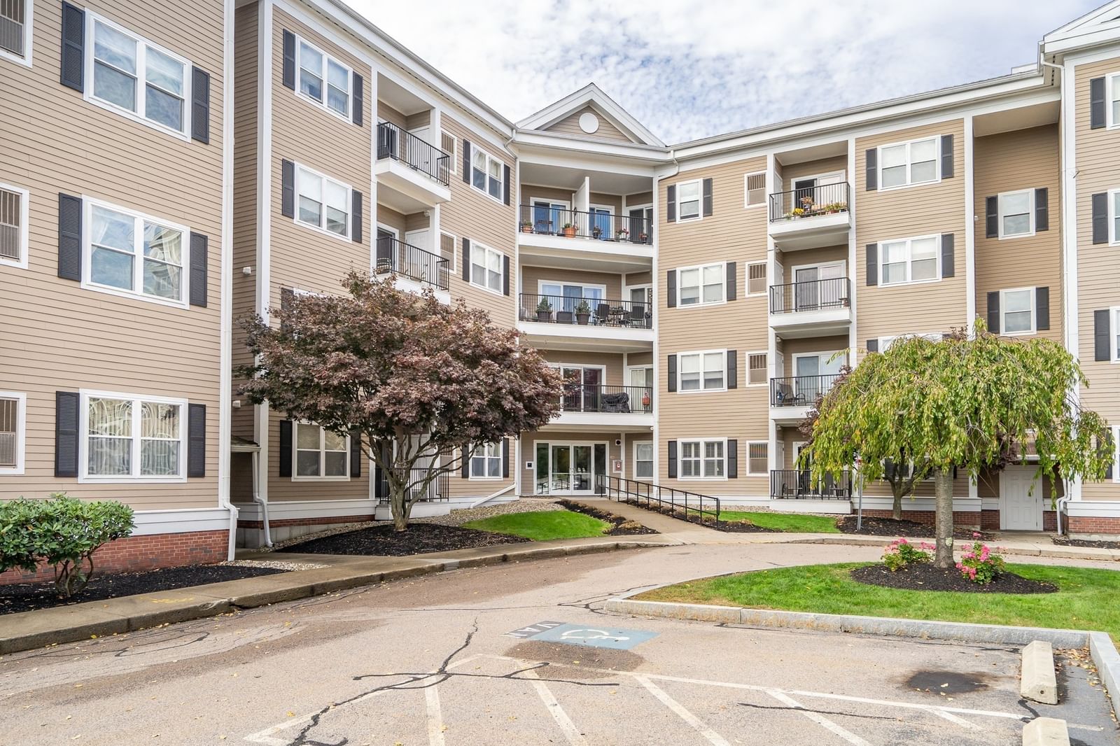 989 East Street #210, Dedham, MA 02026
