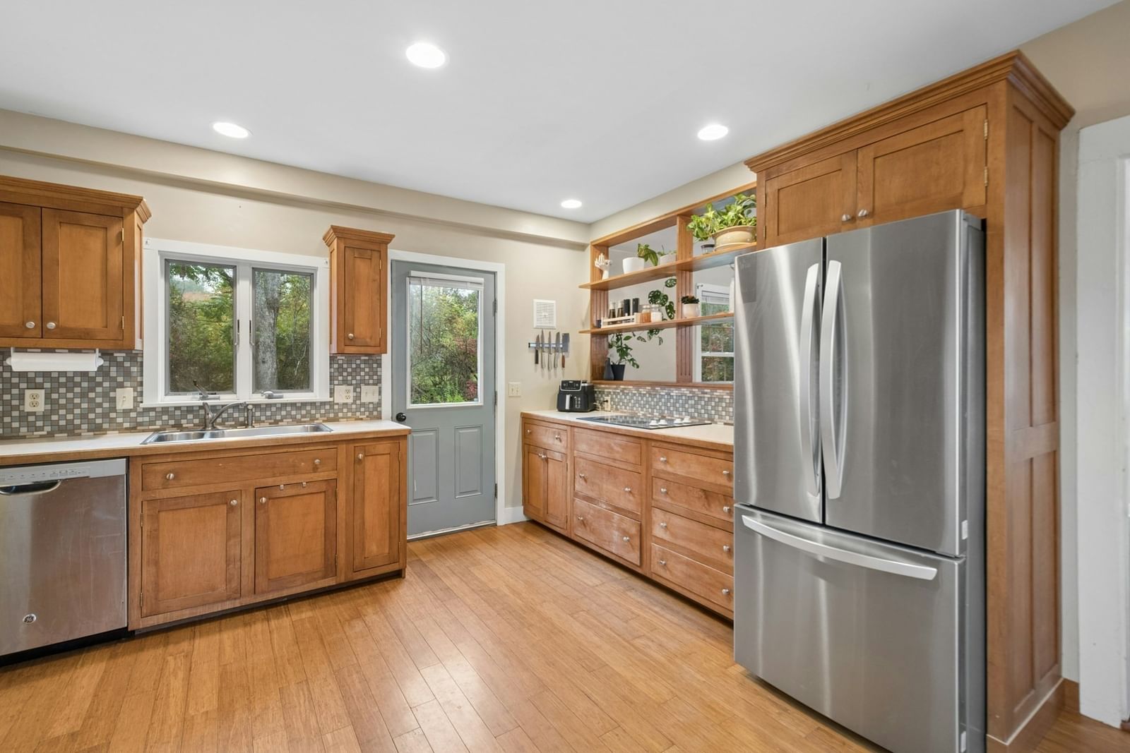 146 South St, Barre, MA 01005 photo 2