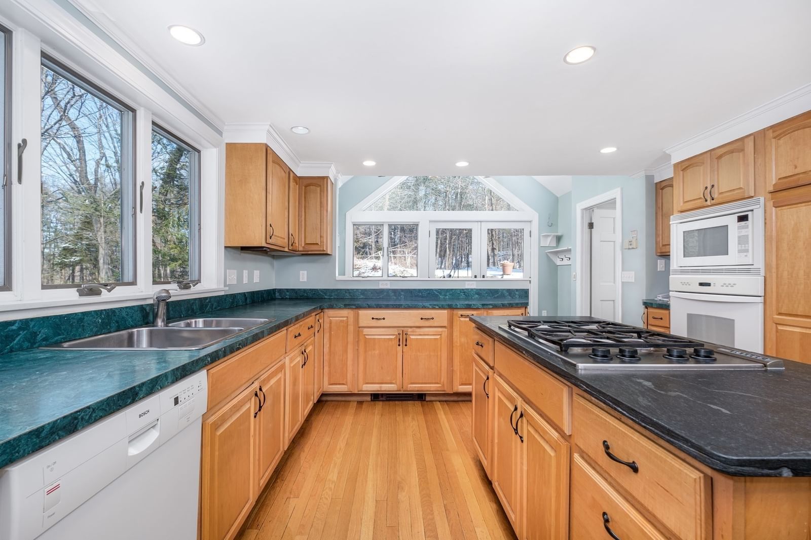 445 Glen Rd, Weston, MA 02493 photo 2
