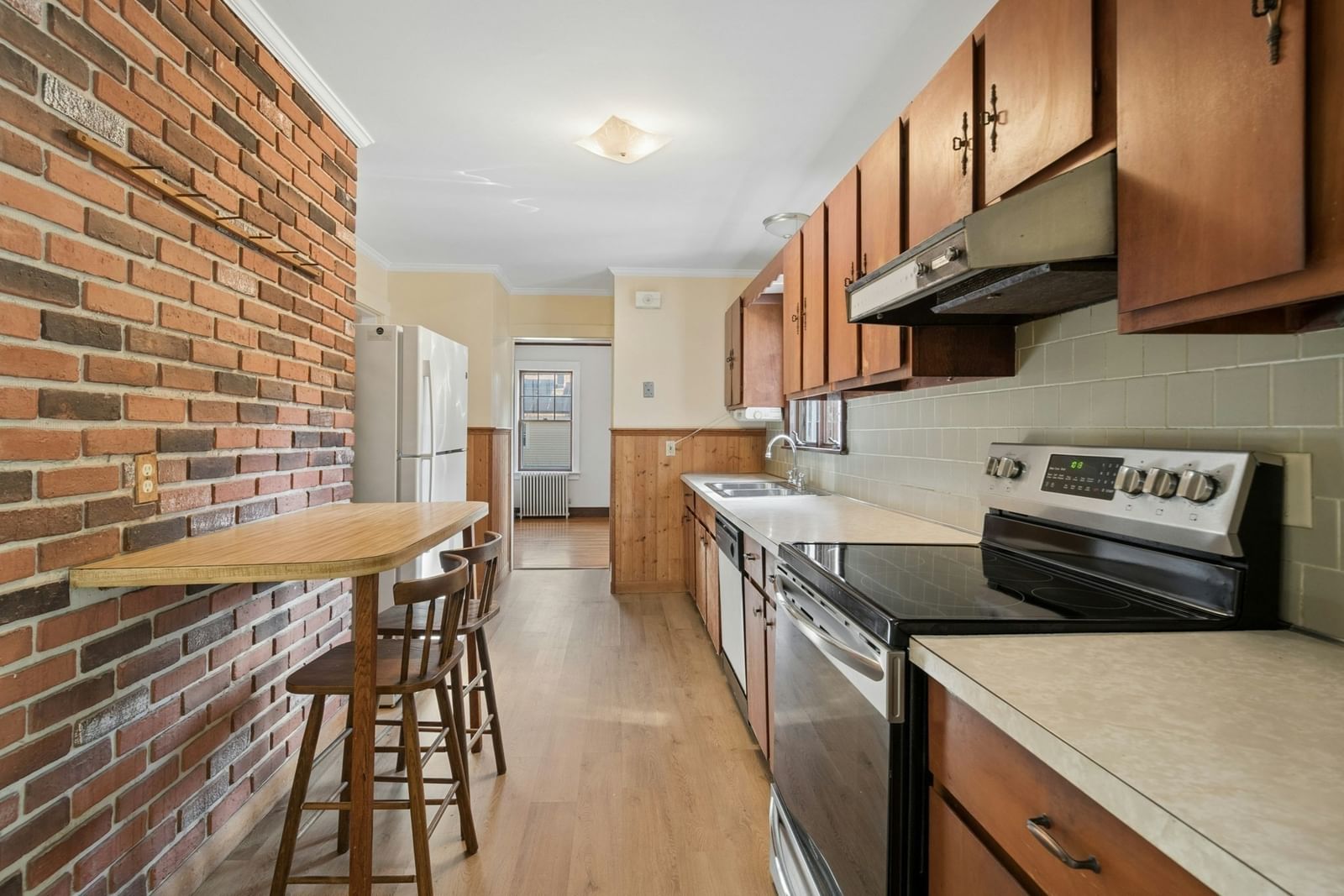 39 Mellen St, Hopedale, MA 01747 photo 2