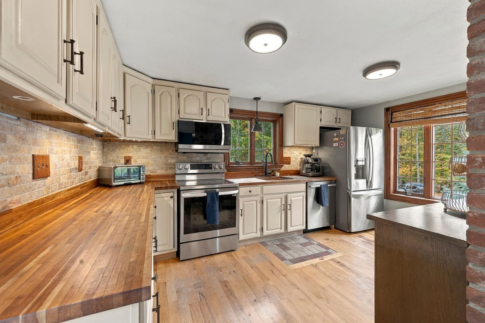 252 Leavitt St, Hingham, MA 02043 photo 2