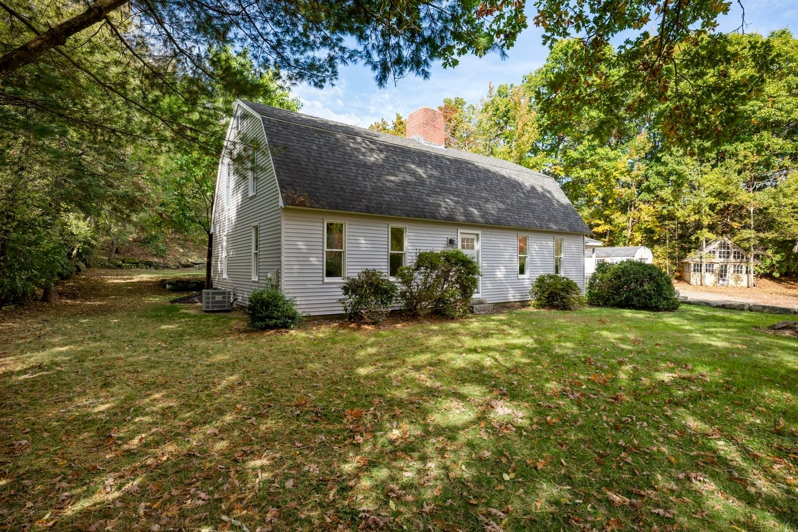 84 Elm St, Blackstone, MA 01504