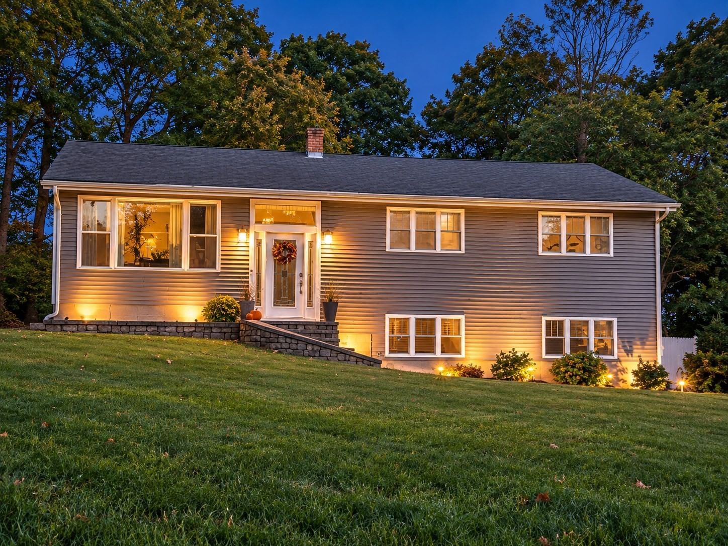 35 Macarthur Dr, Millbury, MA 01527