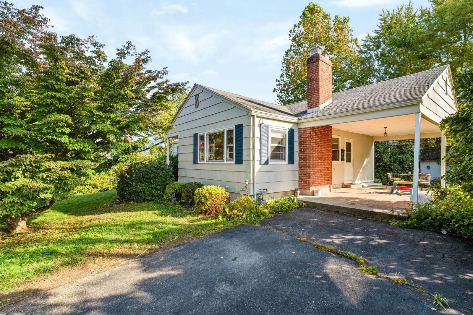 Property at 119 Bacon Rd, Springfield, MA 01119