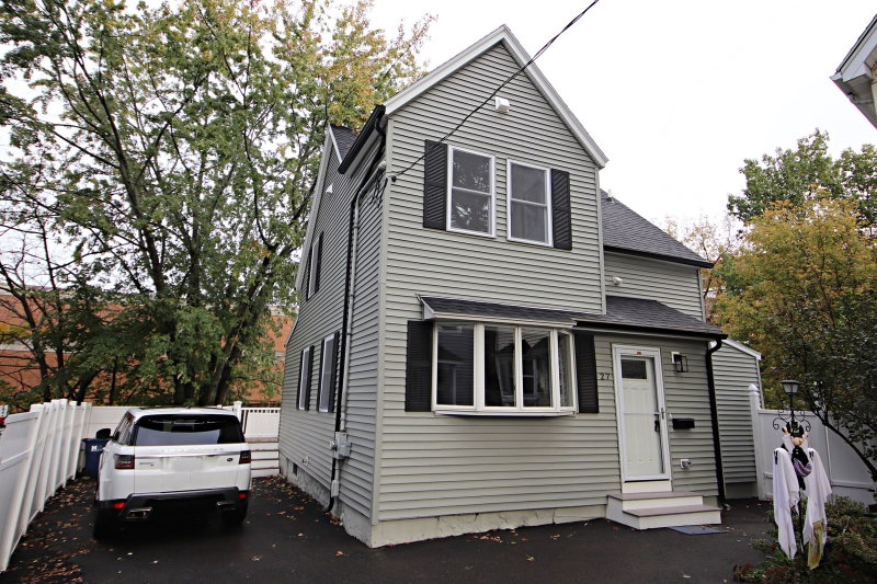 27 Holbrook Court Unit 1