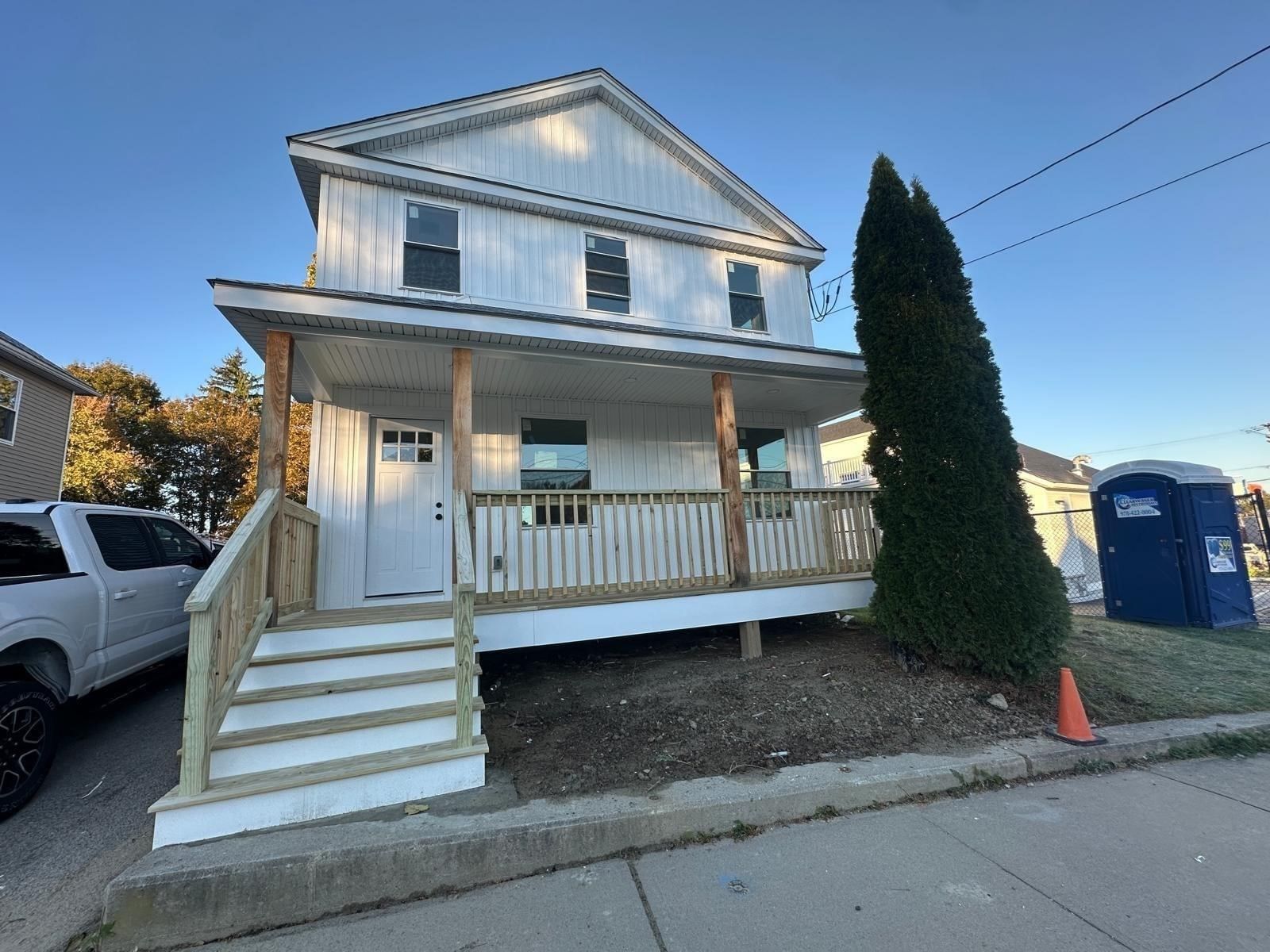 Property at 8 Thompson Rd, Webster, MA 01570