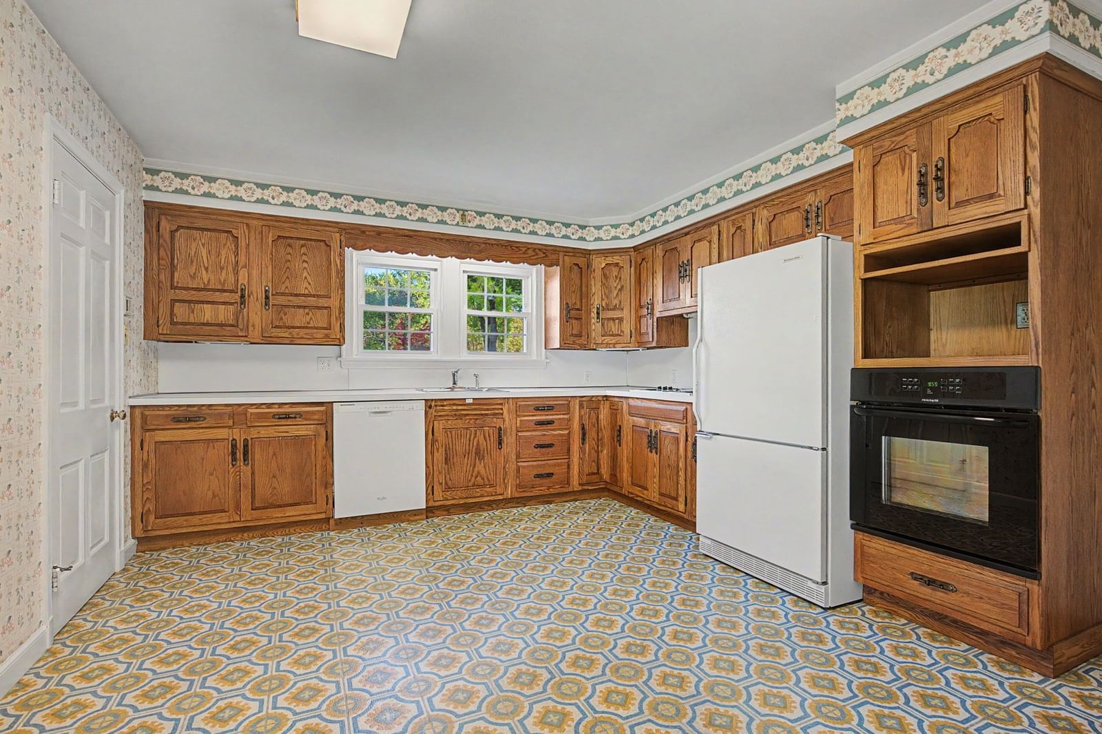 8 James Street, Greenfield, MA 01301 photo 2