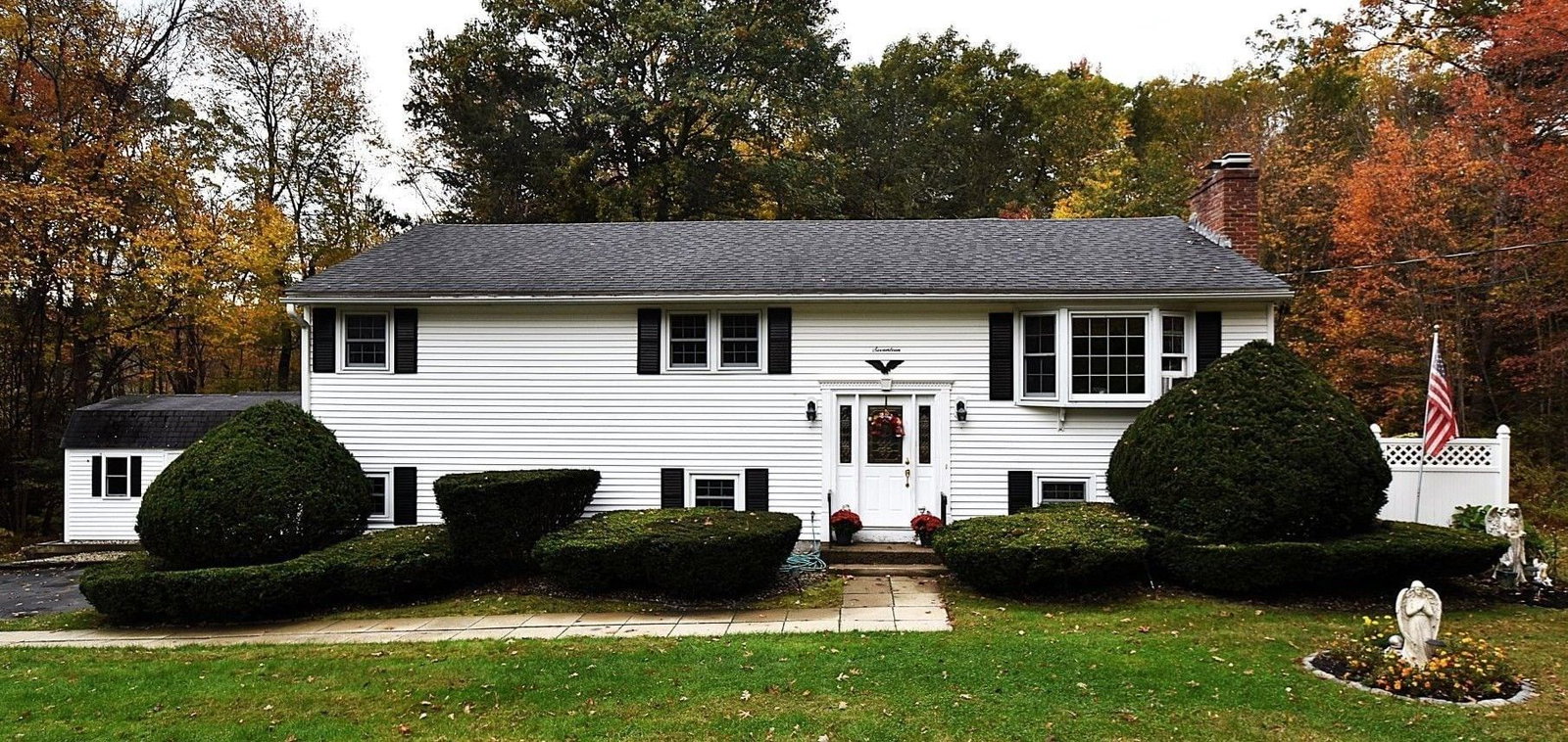 Property at 17 Wedgewood Ln, Millbury, MA 01527