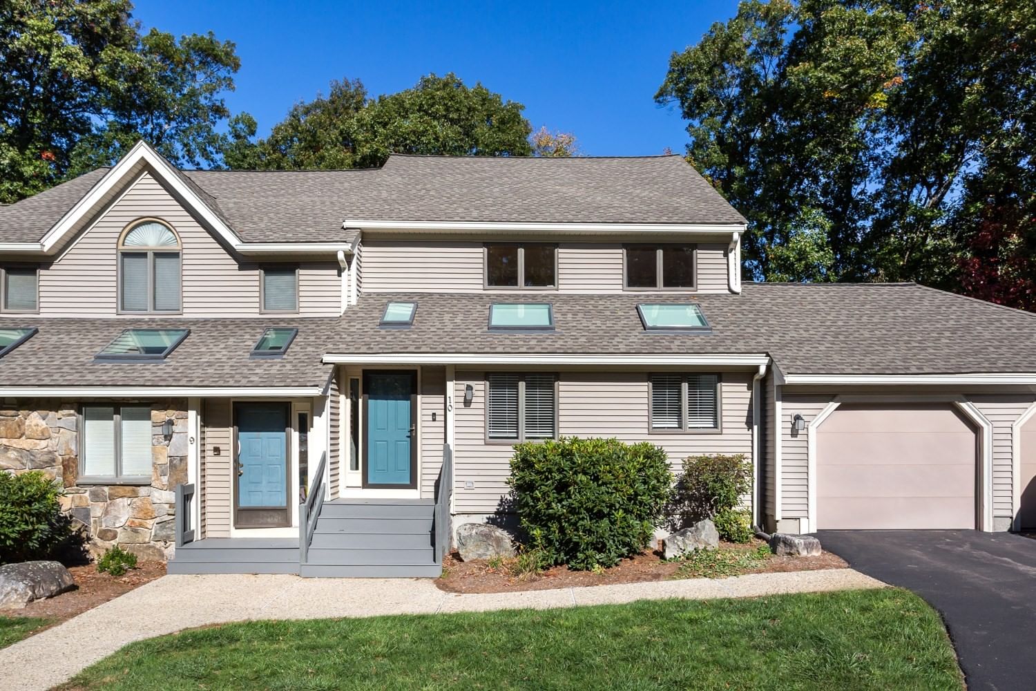Property at 10 Magnolia Dr #10, Franklin, MA 02038