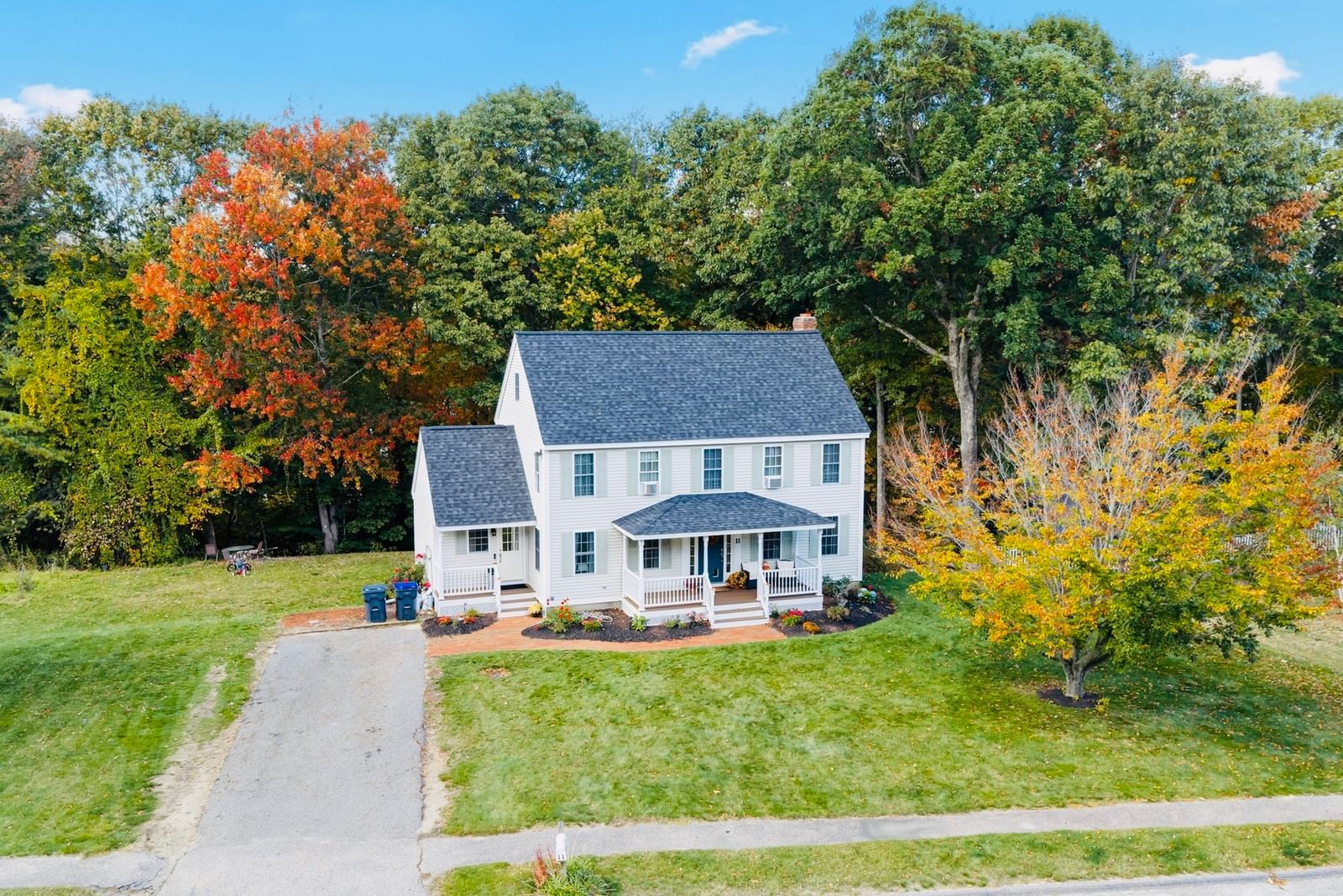 Property at 11 Valley View Cir, Rutland, MA 01543