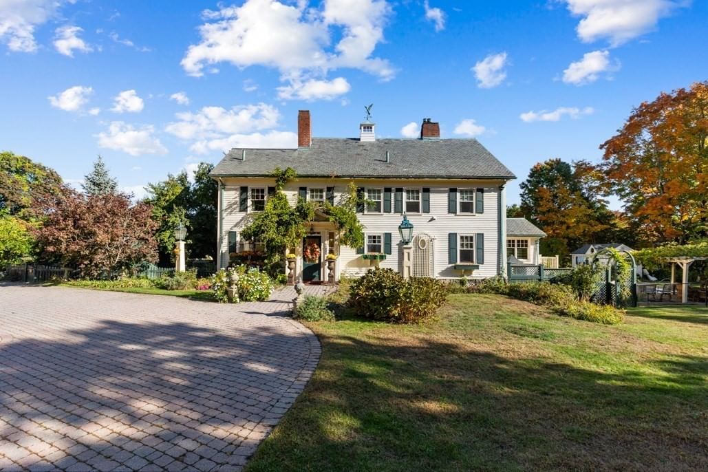 Property at 50 Chestnut St, Lynnfield, MA 01940