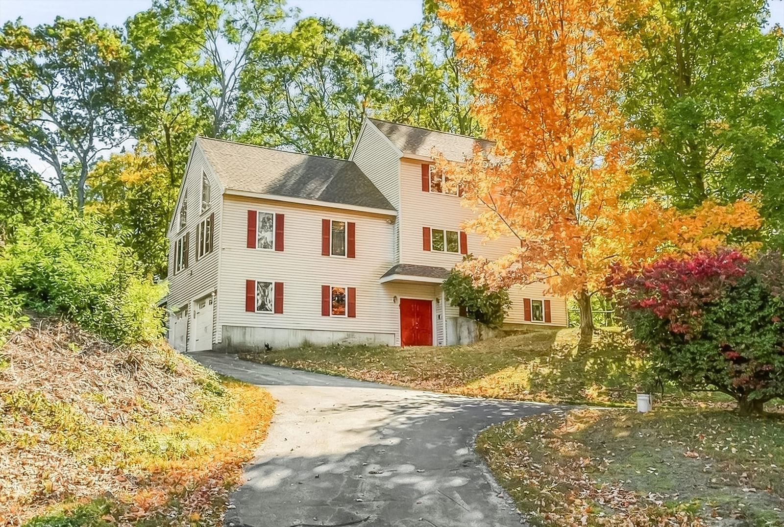 Property at 14 Buckingham Lane, Haverhill, MA 01835