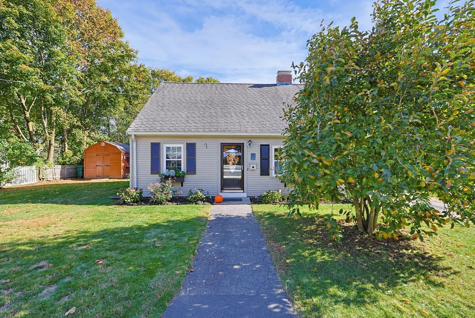 Property at 62 Alandale Pkwy, Norwood, MA 02062
