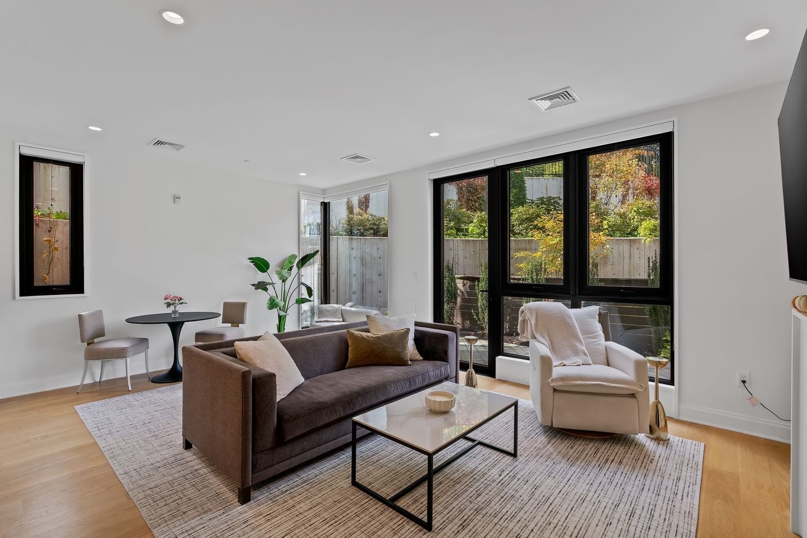 100 Linden St #109, Wellesley, MA 02482 photo 2