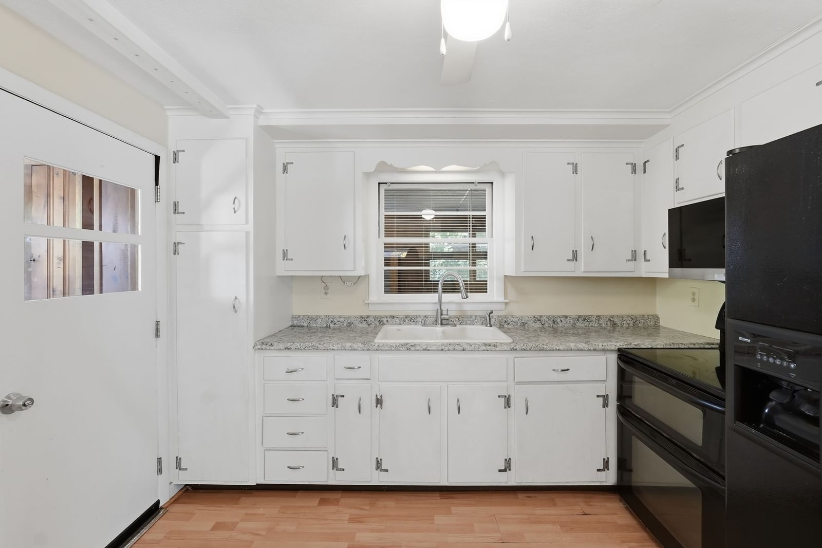 37 Walsh Ave, Auburn, MA 01501 photo 2