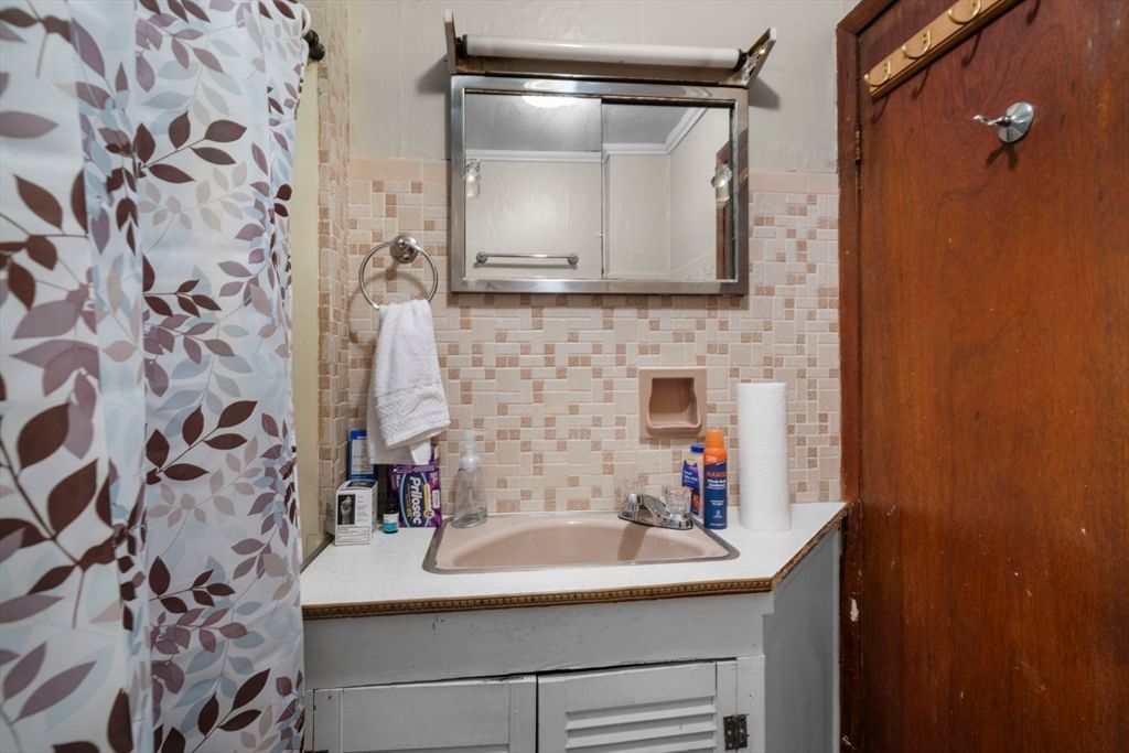 17-19 Whitehall Rd, Amesbury, MA, 17-19 Whitehall Rd, Amesbury, MA Photo #11