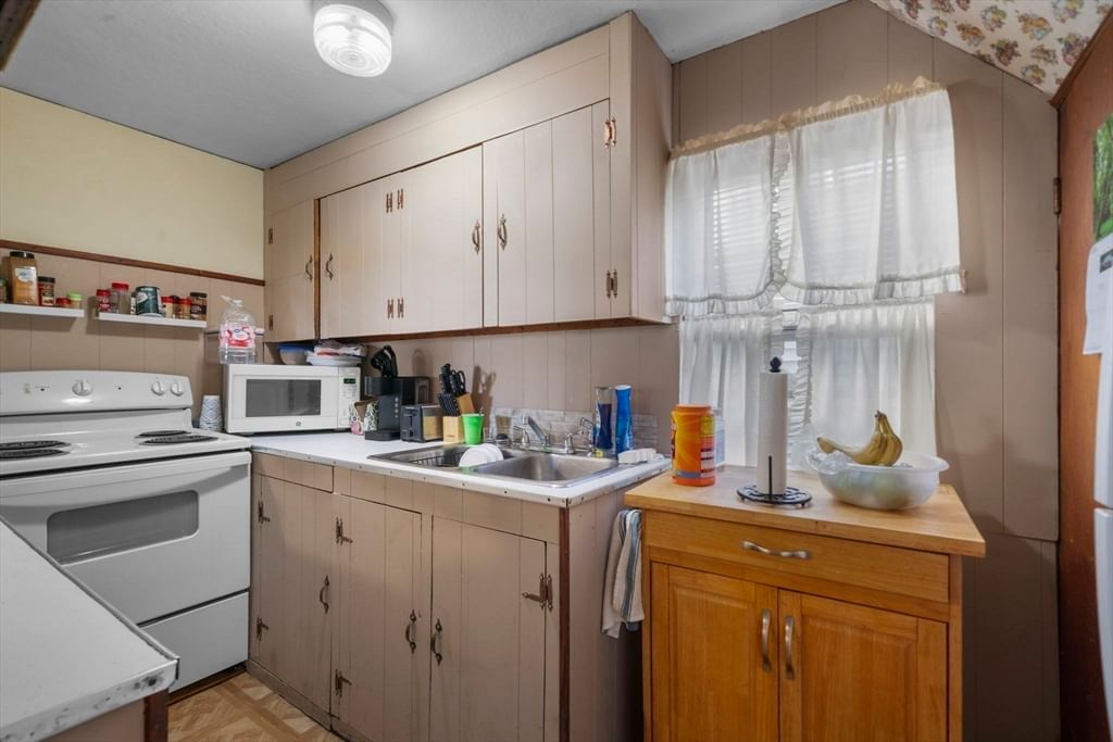 17-19 Whitehall Rd, Amesbury, MA, 17-19 Whitehall Rd, Amesbury, MA Photo #8