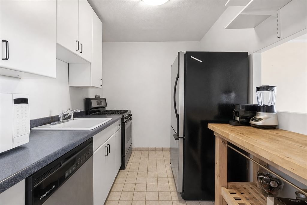 8 Whittier Pl #21B, Boston, MA Photo #3