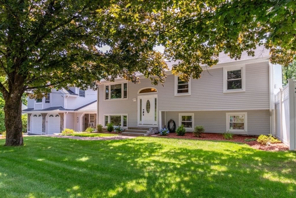 Photo of 10 Ellis St, Medway, MA