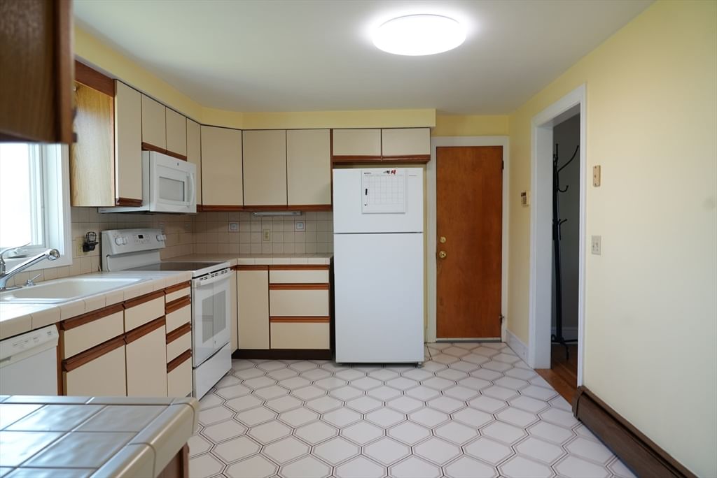 501 Riverside Ave #1, Somerset, MA, 501 Riverside Ave #1, Somerset, MA Photo #3