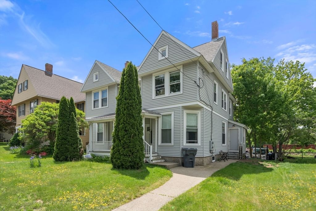 Photo of 158 Main St, Upton, MA