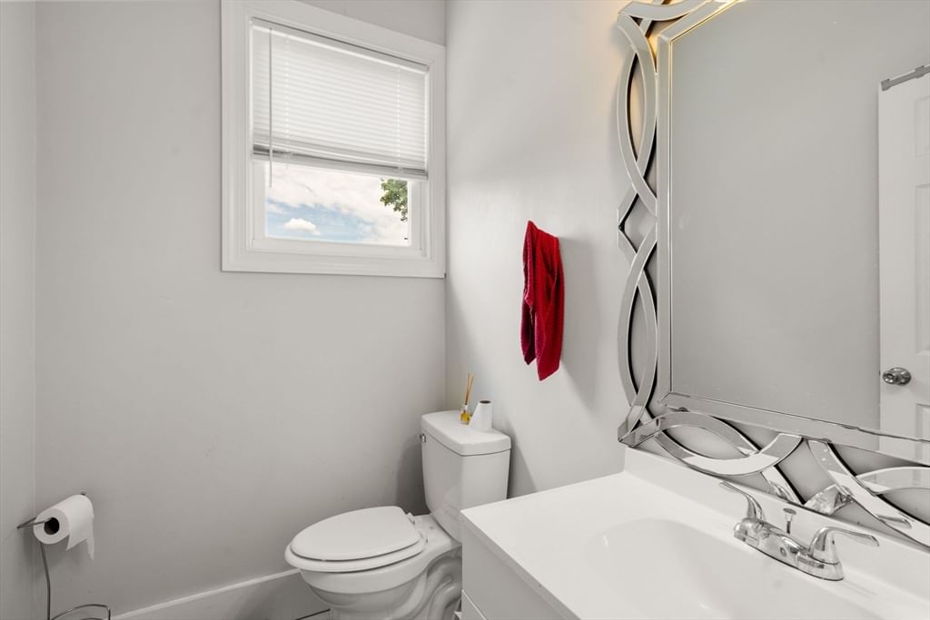 158 Main St, Upton, MA Photo #22