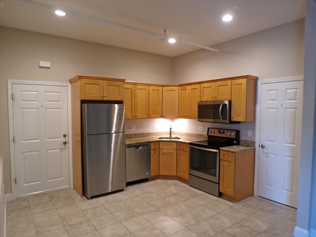 Photo of 1072 Washington St, Weymouth, MA